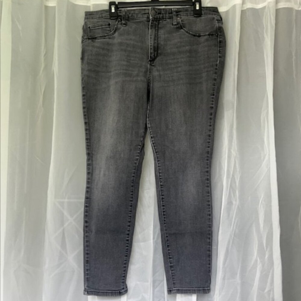 Women Plus 16 33S Universal Thread Black / Graphite Jeans